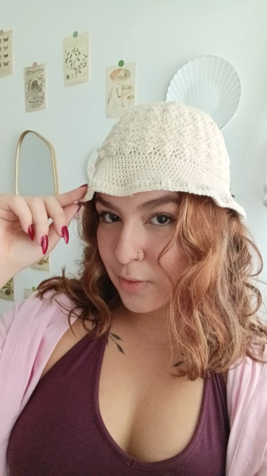 Maria Clara, fundadora e artesã da Sussurros de Gaia
