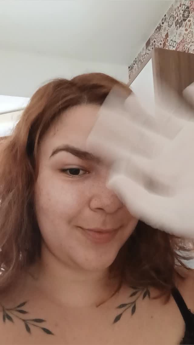Momento de autocuidado com produtos artesanais